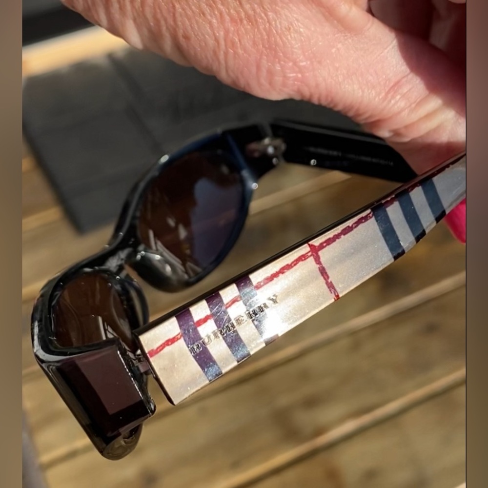 BURBERRY NOVA CHECK Sunnies😎🕶️Made in ITALY🇮🇹🔥EUC🔥Womens - Picture 3 of 13
